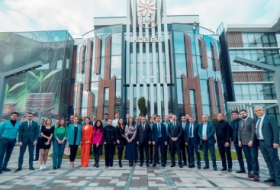 Empresarios azerbaiyanos se familiarizan con las actividades de la Casa de las Pequeñas y Medianas Empresas de Bakú
