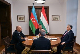   Presidente de Azerbaiyán se reúne con el Primer Ministro de Hungría en formato limitado  