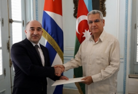 Embajador de Azerbaiyán presenta una copia de sus cartas credenciales al viceministro de Relaciones Exteriores de Cuba