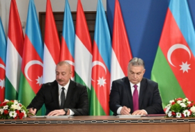   Azerbaiyán y Hungría firman documentos  