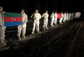   Los soldados azerbaiyanos realizan ejercicios conjuntos en Kars  