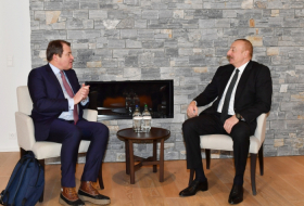   El Presidente de Azerbaiyán se reunió con el Vicepresidente Primero del Banco Europeo de Reconstrucción y Desarrollo en Davos  