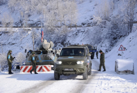   Otros dos vehículos de las fuerzas de paz rusas pasaron libremente por la carretera Lachin-Khankandi  