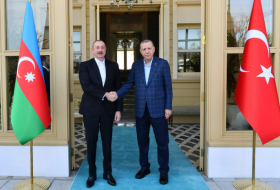  Presidente de Azerbaiyán mantiene reunión con su homólogo turco en Estambul 