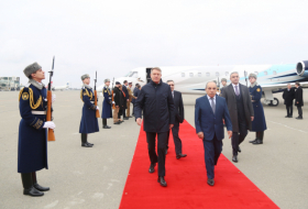   El presidente de Rumanía llegó a Bakú  