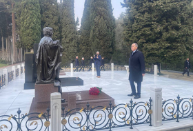   El ministro de Exteriores ruso visita el Callejón de los Mártires y el Callejón de Honor en Azerbaiyán  