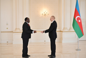  Presidente de Azerbaiyán recibe las credenciales del embajador entrante de Namibia