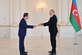   Presidente de Azerbaiyán invita a las empresas vietnamitas a participar en los trabajos de restauración de las zonas liberadas  