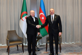  Ilham Aliyev se reunió con el primer ministro de Argelia 