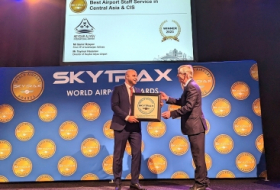  El Aeropuerto Internacional Heydar Aliyev ha sido galardonado con el prestigioso premio Skytrax