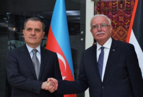   El ministro de Asuntos Exteriores de Azerbaiyán se encuentra con su homólogo palestino  