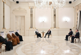   Presidente de Azerbaiyán recibe al miembro del Consejo Supremo y Gobernante de Ras Al Khaimah  
