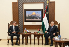   El ministro de Exteriores azerbaiyano se reúne con el presidente de Palestina  