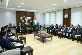 El Titular de Exteriores de Azerbaiyán se reúne con el Primer Ministro del Estado de Palestina