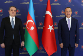   Cancilleres de Azerbaiyán y Türkiye discuten situación regional  