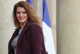 Ministra francesa posa para la portada de Playboy en medio de la crisis política
