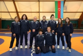 Las luchadoras azerbaiyanas empiezan a luchar en el Campeonato de Europa