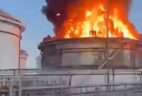 Fuerte incendio en un depósito de petróleo en el sur de Rusia 