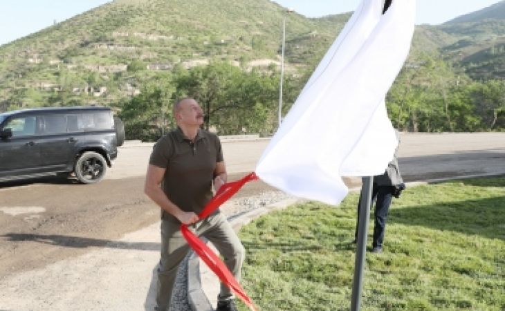   El Presidente Ilham Aliyev inauguró señales en la intersección de las calles Heydar Aliyev, Zafar y 28 de Mayo  