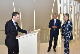   Presidente de Israel y su esposa visitan el Centro Heydar Aliyev  