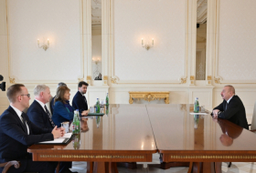 Presidente Ilham Aliyev recibe a la enviada comercial del primer ministro del Reino Unido 