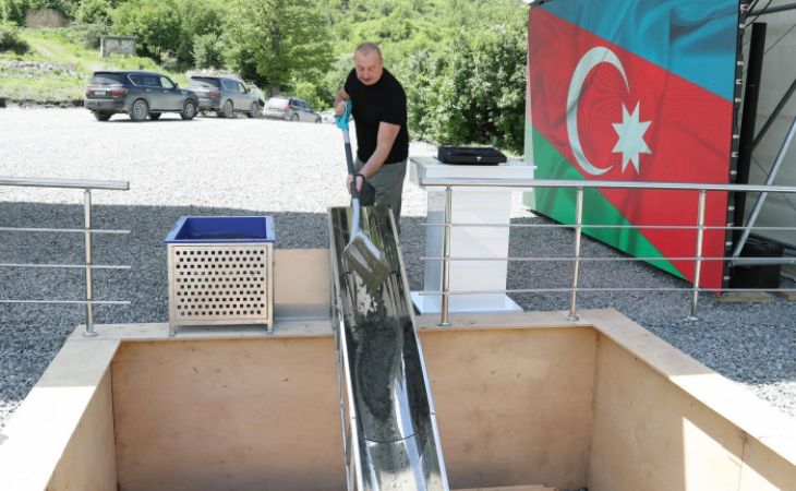  Presidente de Azerbaiyán coloca las primeras piedras de las aldeas de Yanshag y Zallar en la región de Kalbajar 