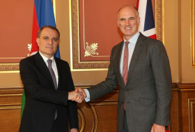   Reino Unido y Azerbaiyán discuten cuestiones de seguridad  