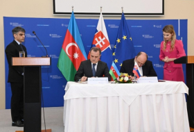 Azerbaiyán y Eslovaquia firman un acuerdo de doble imposición