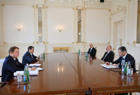  Presidente Ilham Aliyev recibe al asistente del presidente de Rusia 