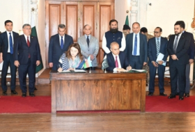 Azerbaiyán y Pakistán firman un acuerdo para el suministro de gas natural licuado