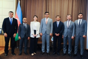 Ministro de Juventud y Deportes de Azerbaiyán se reúne con el director general de ICYF