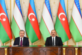  Presidente de Uzbekistán permanece en Fuzuli 