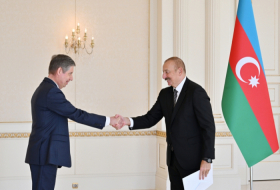  Presidente Ilham Aliyev recibe credenciales de embajador entrante de Rusia 