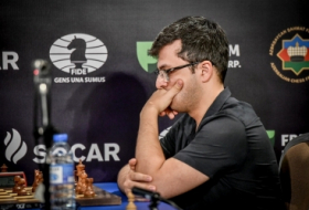Ajedrecista azerbaiyano avanza a octavos de final de la Copa del Mundo de la FIDE tras vencer a Anish Giri