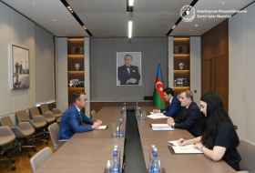   Titular de Exteriores de Azerbaiyán aborda la situación regional con el embajador lituano  