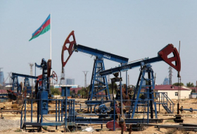  El petróleo azerbaiyano cayó a 100 dólares 