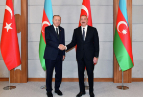   Los presidentes de Azerbaiyán y Türkiye mantienen conversación telefónica  