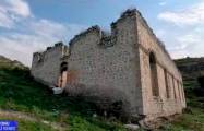  Azerbaiyán revela hechos sobre el insulto de la antigua mezquita en la aldea Malibeyli de Shusha por parte de Armenia