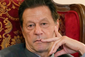  Condenan al ex primer ministro pakistaní Imran Khan a 10 años de cárcel por presunta filtración de secretos de Estado 