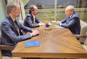Mikayil Jabbarov se reunió con el Secretario General de la Asociación Internacional de Normalización