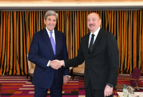  Ilham Aliyev invitó a John Kerry a visitar Azerbaiyán 