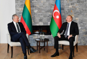  Ilham Aliyev felicitó al presidente de Lituania 