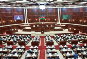  Milli Majlis aprueba el nombramiento de Ali Asadov como Primer Ministro de Azerbaiyán 