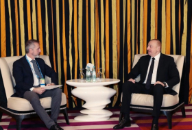  Ilham Aliyev se reunió con el presidente de la empresa 