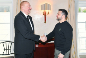  Ilham Aliyev se reunió con Zelensky en Múnich 
