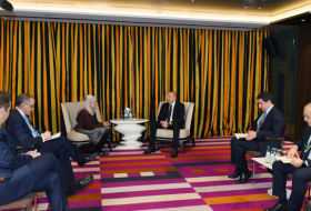  Ilham Aliyev se reunió con la vicepresidenta   de la 