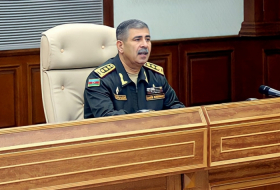 Ministro de Defensa de Azerbaiyán celebra la siguiente reunión oficial