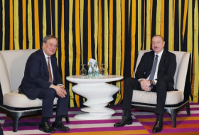  Presidente Ilham Aliyev se reúne con el diputado del Bundestag Armin Laschet en Múnich
