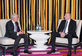  Presidente de Azerbaiyán se reúne con el Codirector General de Leonardo en Múnich 