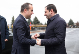   Ministro de Defensa armenio se reúne con su homólogo francés  